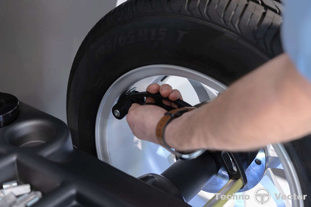 Стенд балансировочный модель iPRO BM3