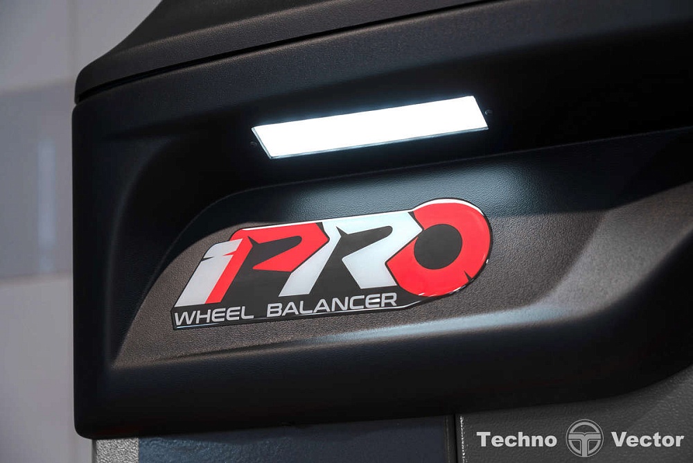 Стенд балансировочный модель iPRO BM7