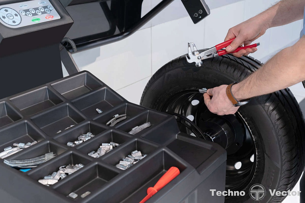 Стенд балансировочный модель iPRO BM3