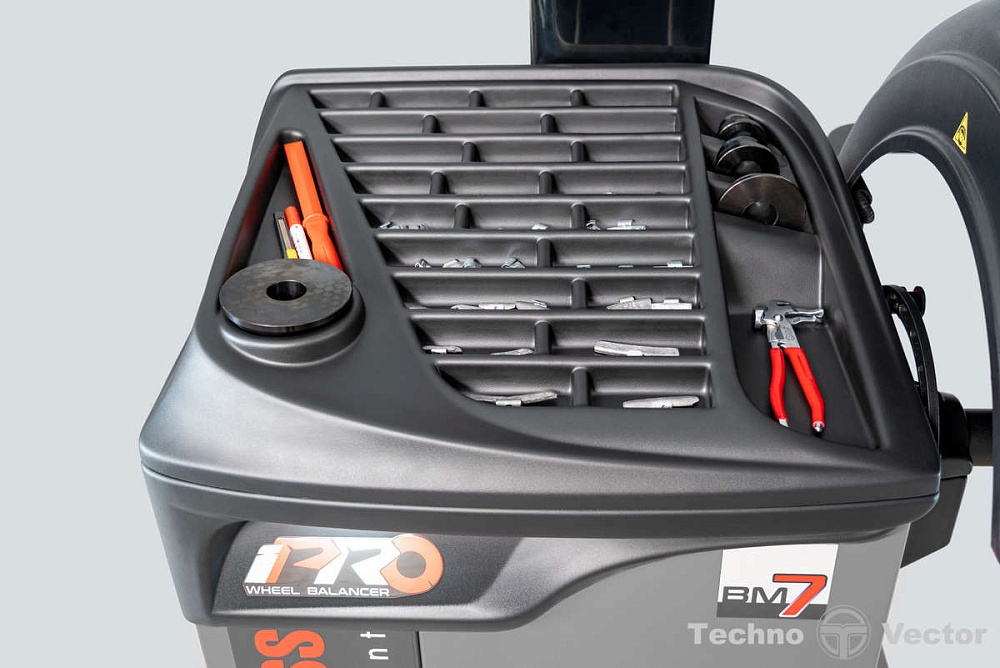 Стенд балансировочный модель iPRO BM7